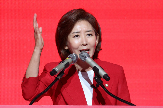 나경원 국민의힘 당대표 후보가 지난 8일 오후 광주 김대중컨벤션센터에서 열린 제4차 전당대회 광주·전북·전남·제주 합동연설회에서 정견발표를 하고 있다. [연합뉴스 제공]